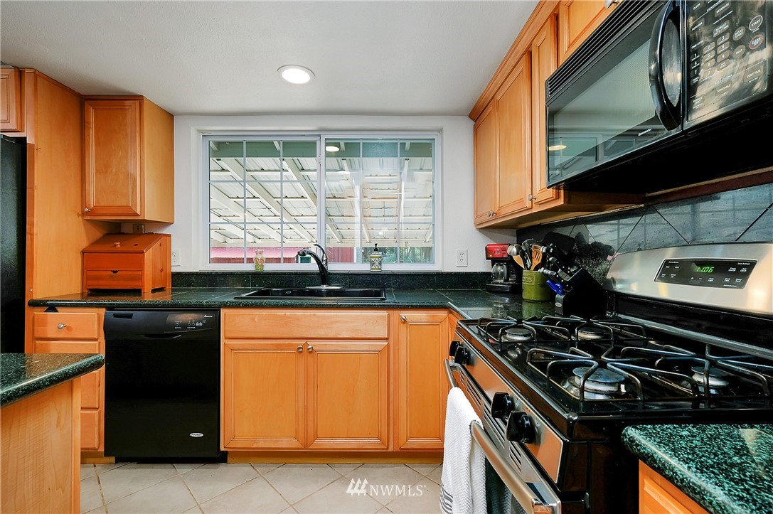 5574 Southeast Nelson Road Olalla, WA 98359 - Photo 12 of 38 Gallery Image 12