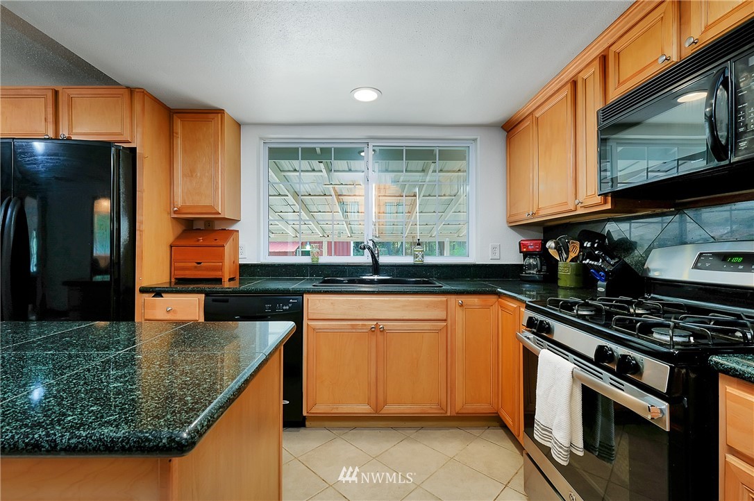 5574 Southeast Nelson Road Olalla, WA 98359 - Photo 15 of 38 Gallery Image 15