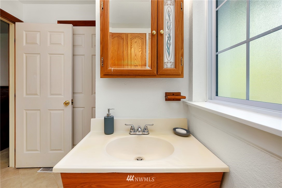 5574 Southeast Nelson Road Olalla, WA 98359 - Photo 19 of 38 Gallery Image 19