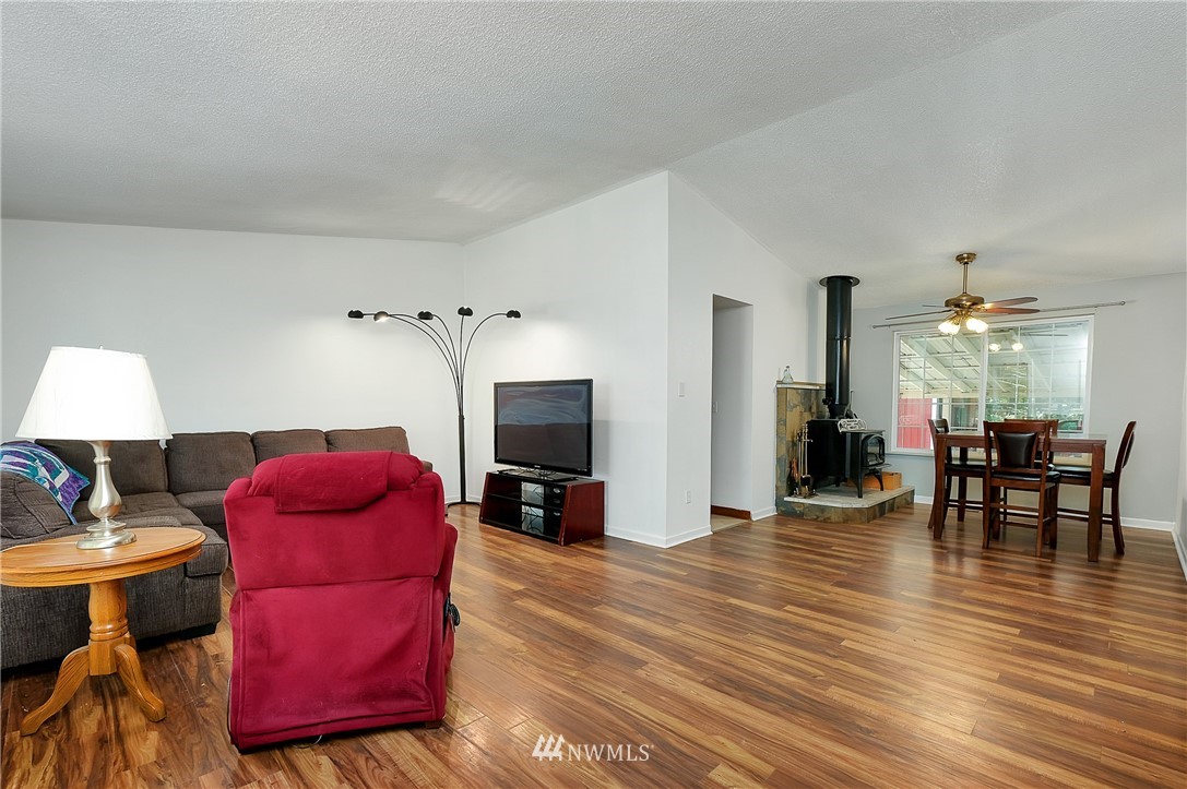 5574 Southeast Nelson Road Olalla, WA 98359 - Photo 6 of 38 Gallery Image 6