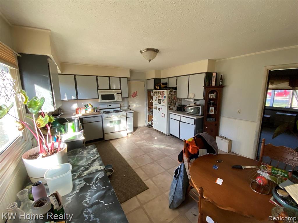 24739 Middlebelt Road Farmington Hills, MI 48336 - Photo 5 of 14