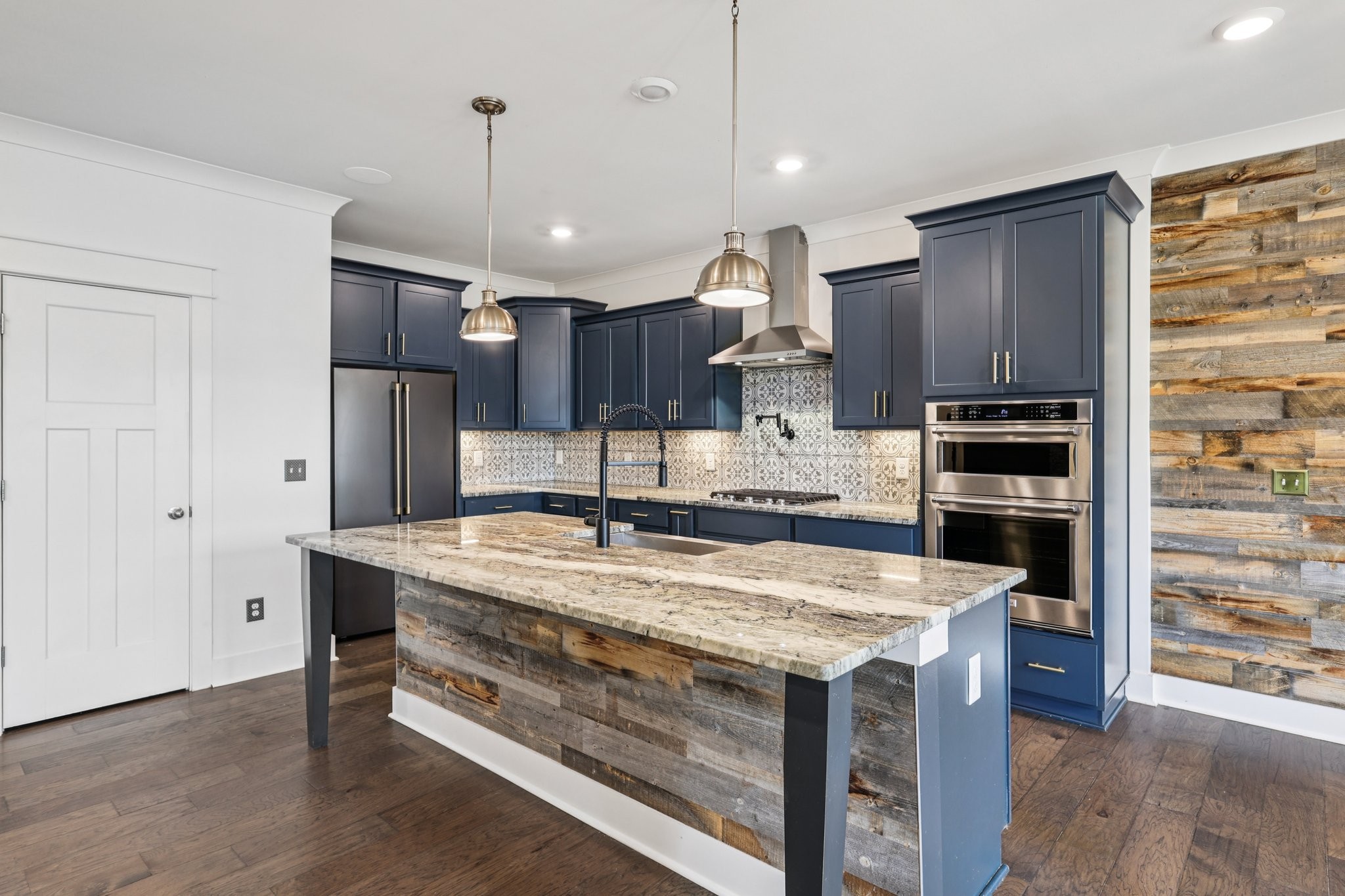 9008 Grayson Circle Mount Juliet, TN 37122 - Photo 9 of 36 a kitchen with a stove a refrigerator and a oven