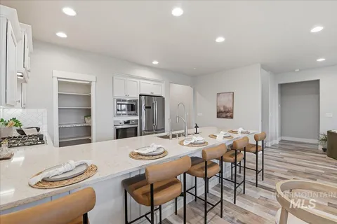 $725,000 | 7691 West Hill Road, Boise, ID 83714