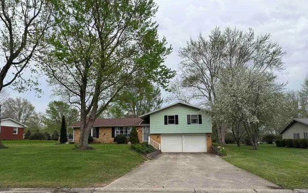 $260,000 | 3011 East Kendall Lane, Muncie, IN 47303
