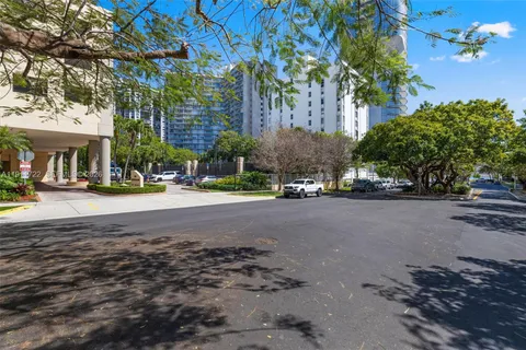 $769,000 | 2475 Brickell Avenue, Unit 1907, Miami, FL 33129