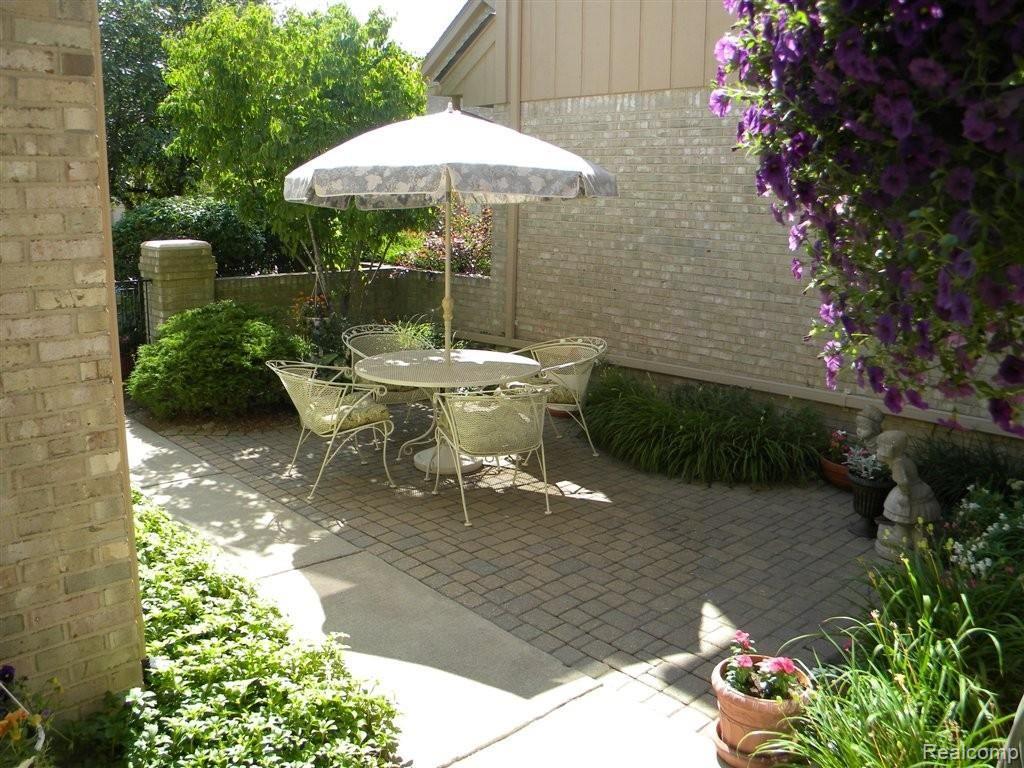5894 Dawn Ridge Drive, Unit 99 Troy, MI 48098 - Photo 13 of 25 DSCN9026.JPG