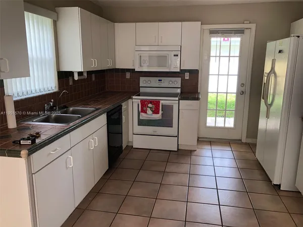 $3,500 | 11274 Southwest 64th Lane, Miami, FL 33173