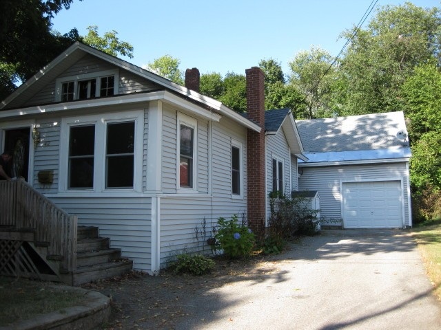 42 Prospect Street Rochester, NH 03867 - Photo 2 of 12