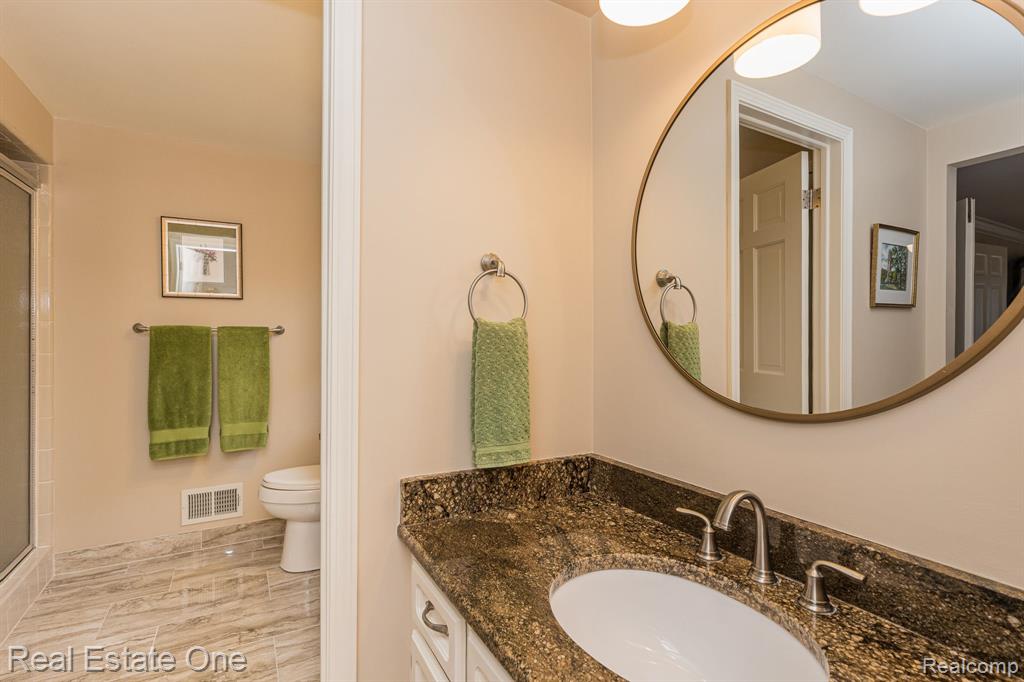 3307 Salem Court Rochester Hills, MI 48306 - Photo 21 of 36
