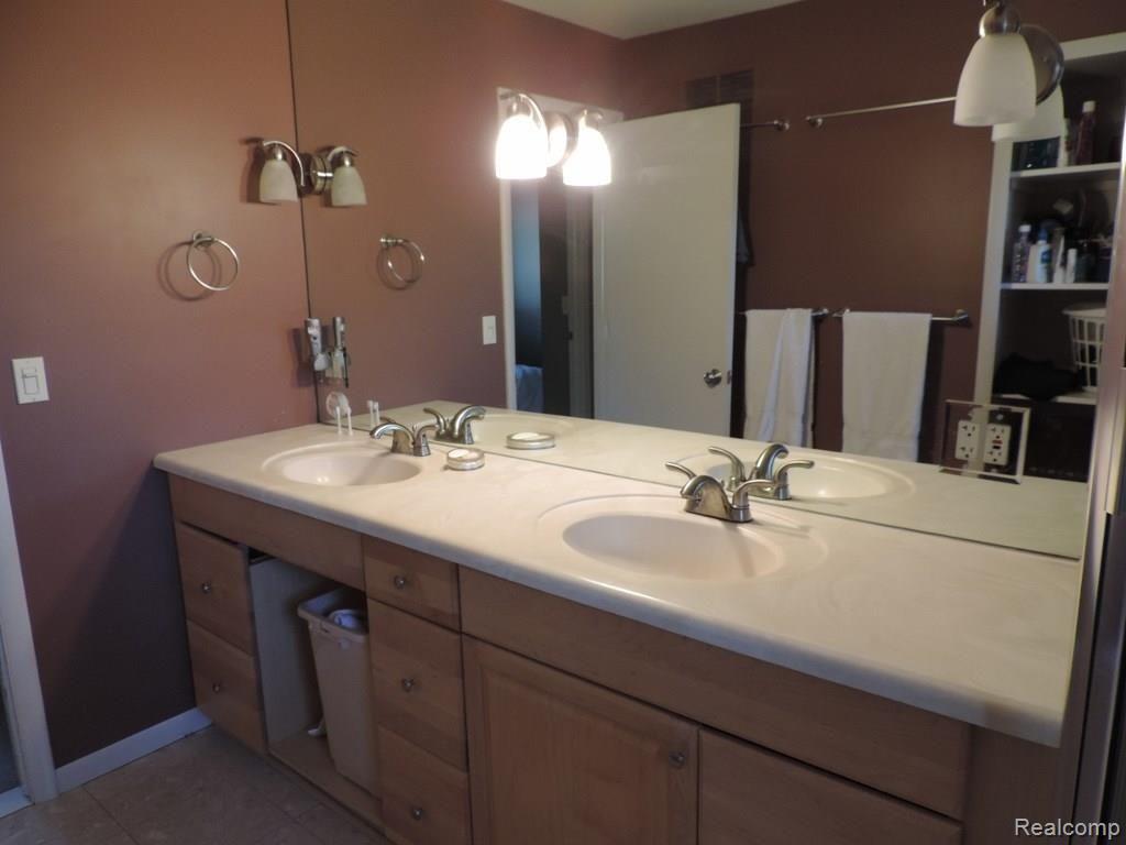 549 Utah Road Rochester, MI 48307 - Photo 11 of 12 051 (1024x768).jpg
