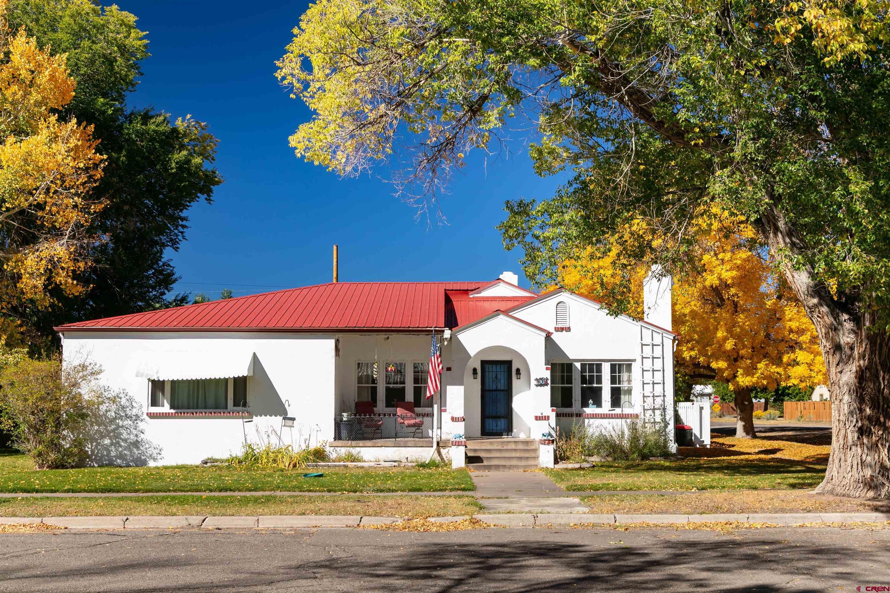 705 Oak Street Del Norte, CO 81132 - Photo 36 of 44 a front view of a house with a yard