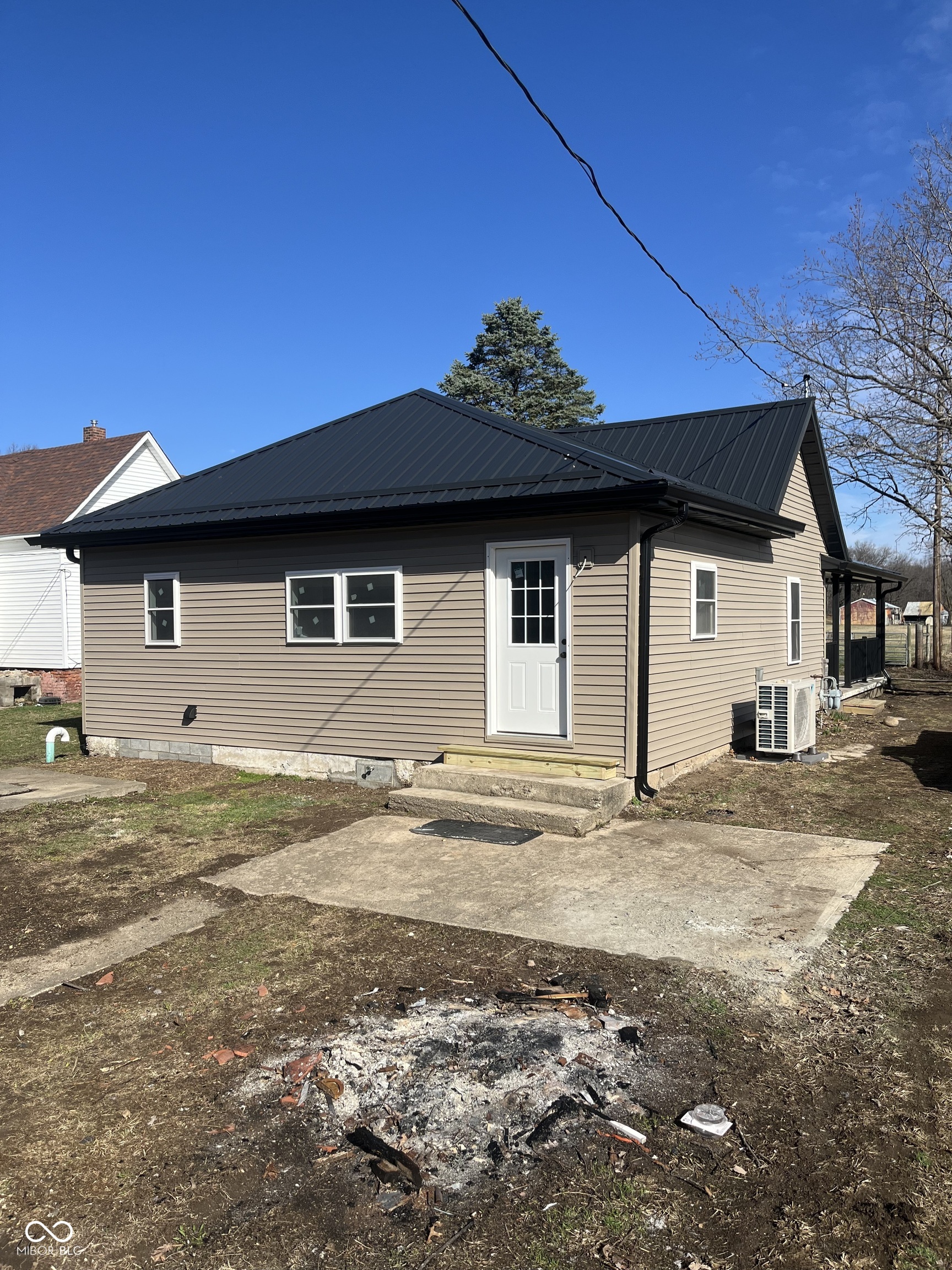 354 Bloomingdale Road Montezuma, IN 47862 - Photo 2 of 21