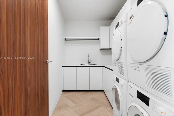 $7,900,000 | 5 Grove Isle Drive, Unit L501, Miami, FL 33133