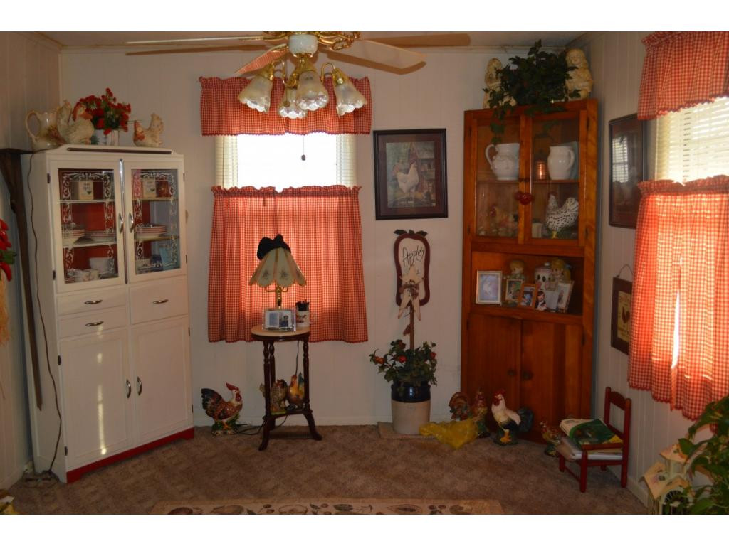 1528 Kings Road Kingsport, TN 37664 - Photo 4 of 8 Photo 4