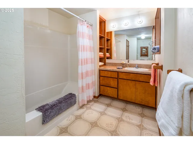 $599,000 | 88154 Tiki Lane, Springfield, OR 97478