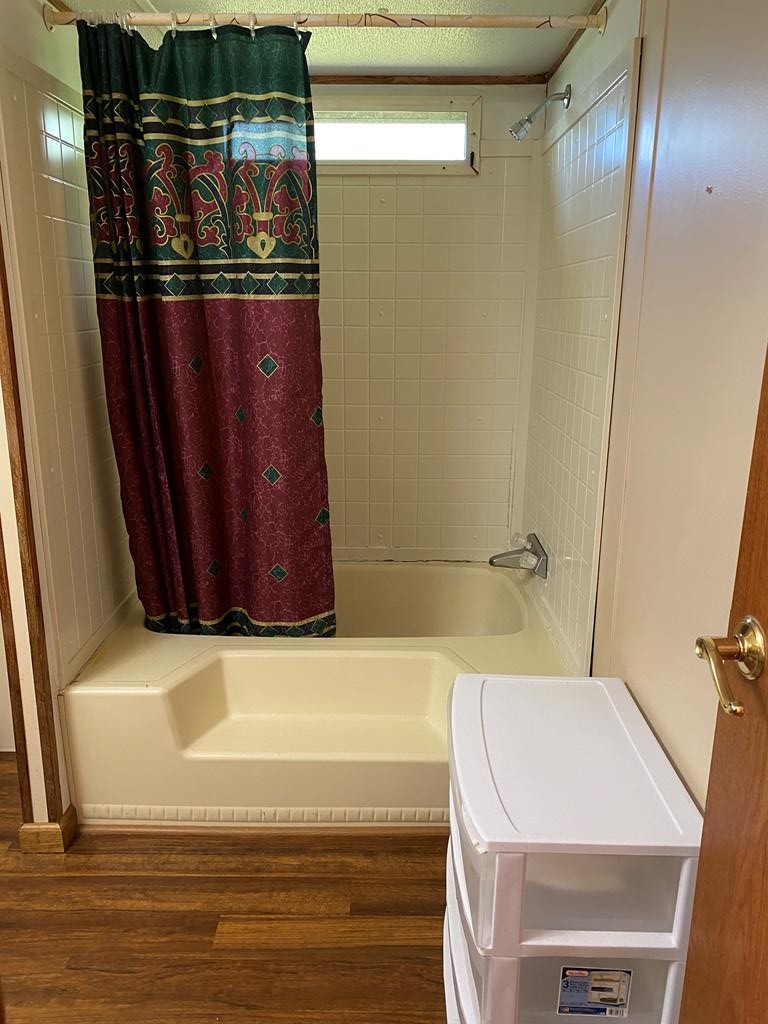 313 Lonesome Pine Road Bybee, TN 37713 - Photo 32 of 48 a bathroom with a bathtub