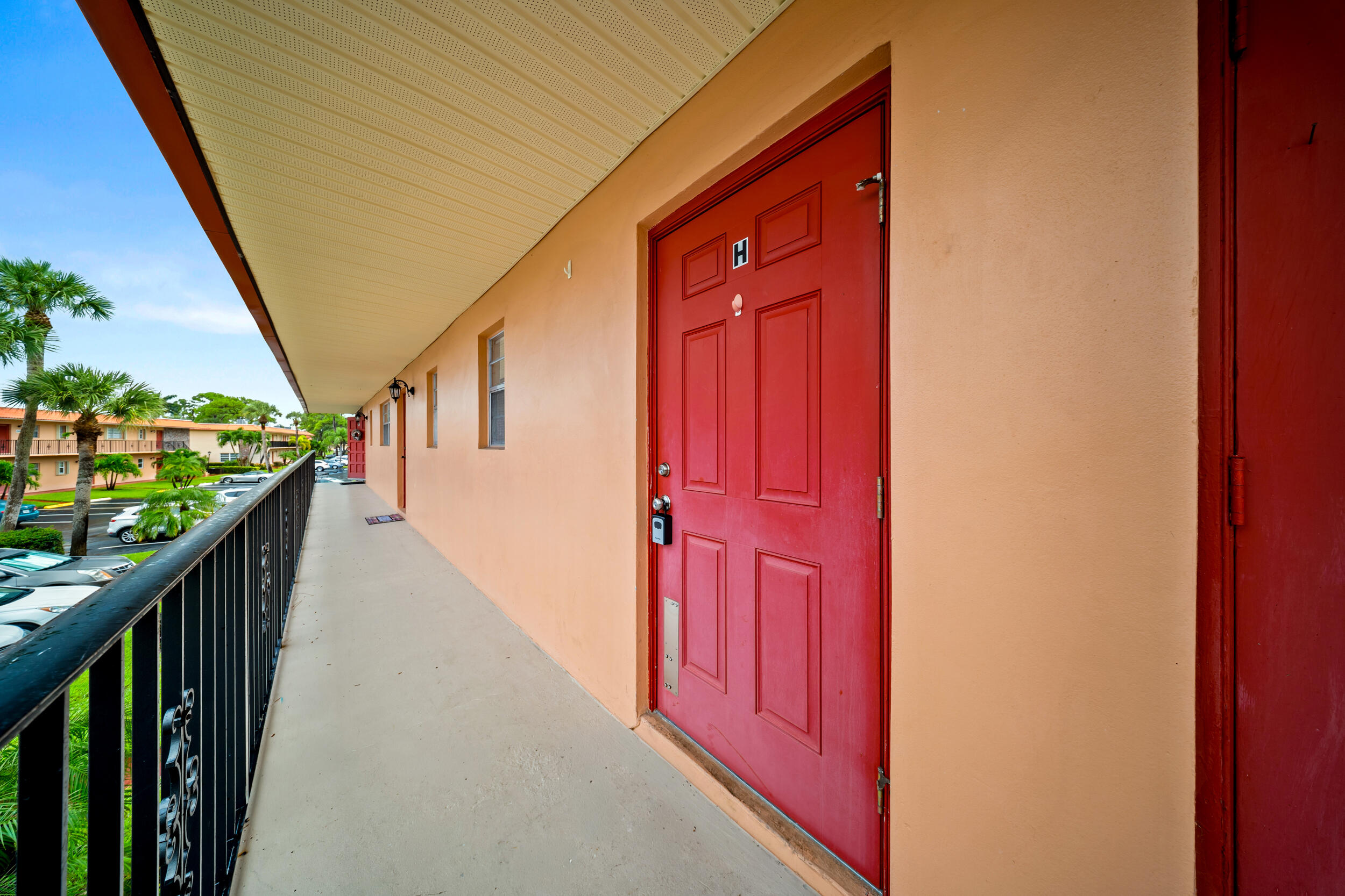1979 Southwest Palm City Road, Unit H Stuart, FL 34994 - Photo 3 of 27 3_dsc02448