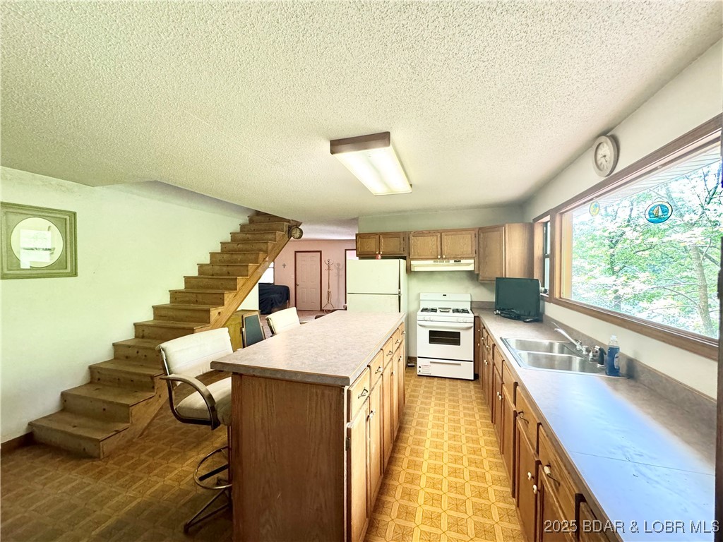 624 Lake Placid Road Stover, MO 65078 - Photo 7 of 48 Open kitchen