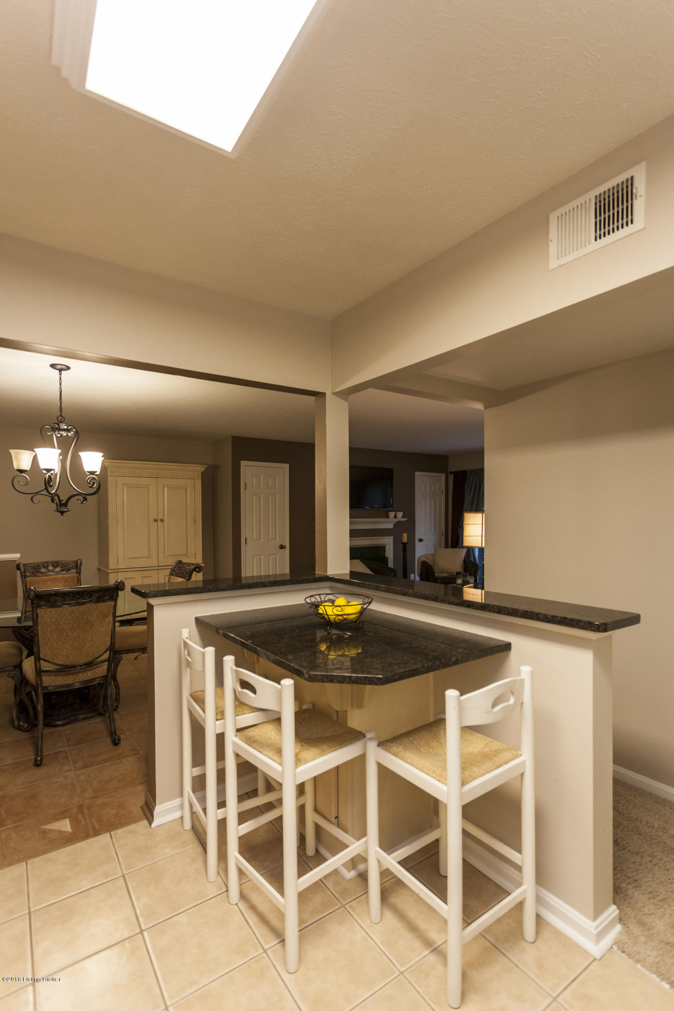 410 Mockingbird Valley Road, Unit 52 Louisville, KY 40207 - Photo 7 of 27 Eat In Kitchen