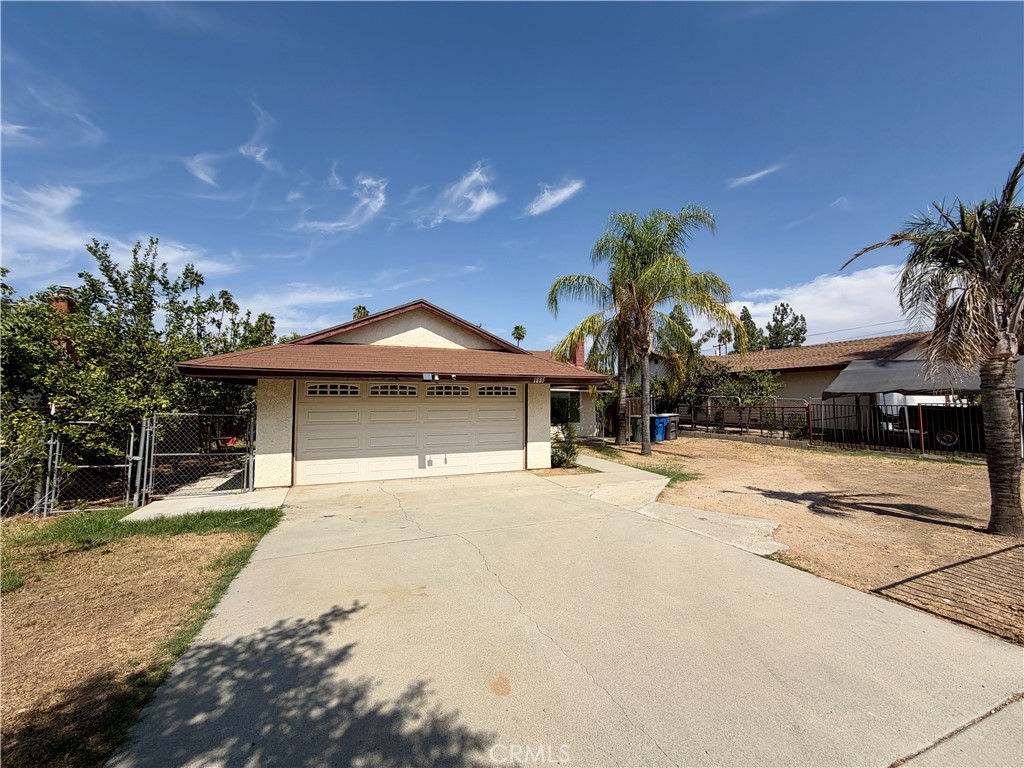 1885 Illinois Avenue Riverside, CA 92507 - Photo 30 of 30 Front of garage