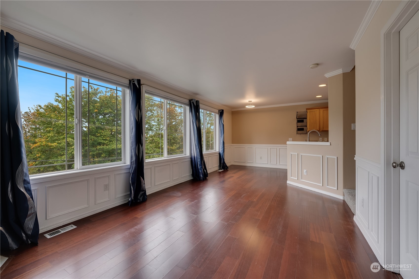 1100 Eagle Ridge Drive South, Unit C Renton, WA 98055 - Photo 2 of 26