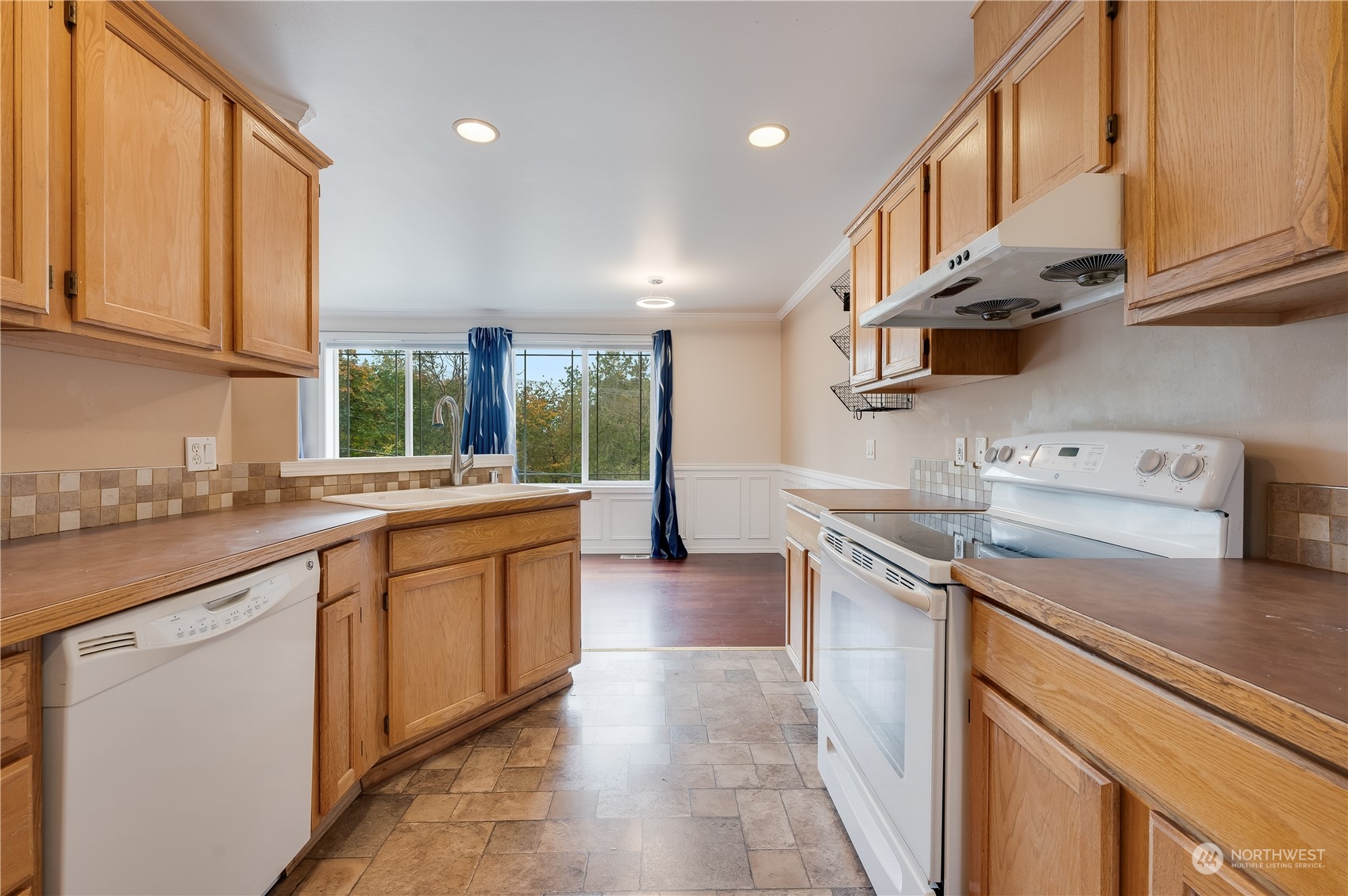 1100 Eagle Ridge Drive South, Unit C Renton, WA 98055 - Photo 7 of 26