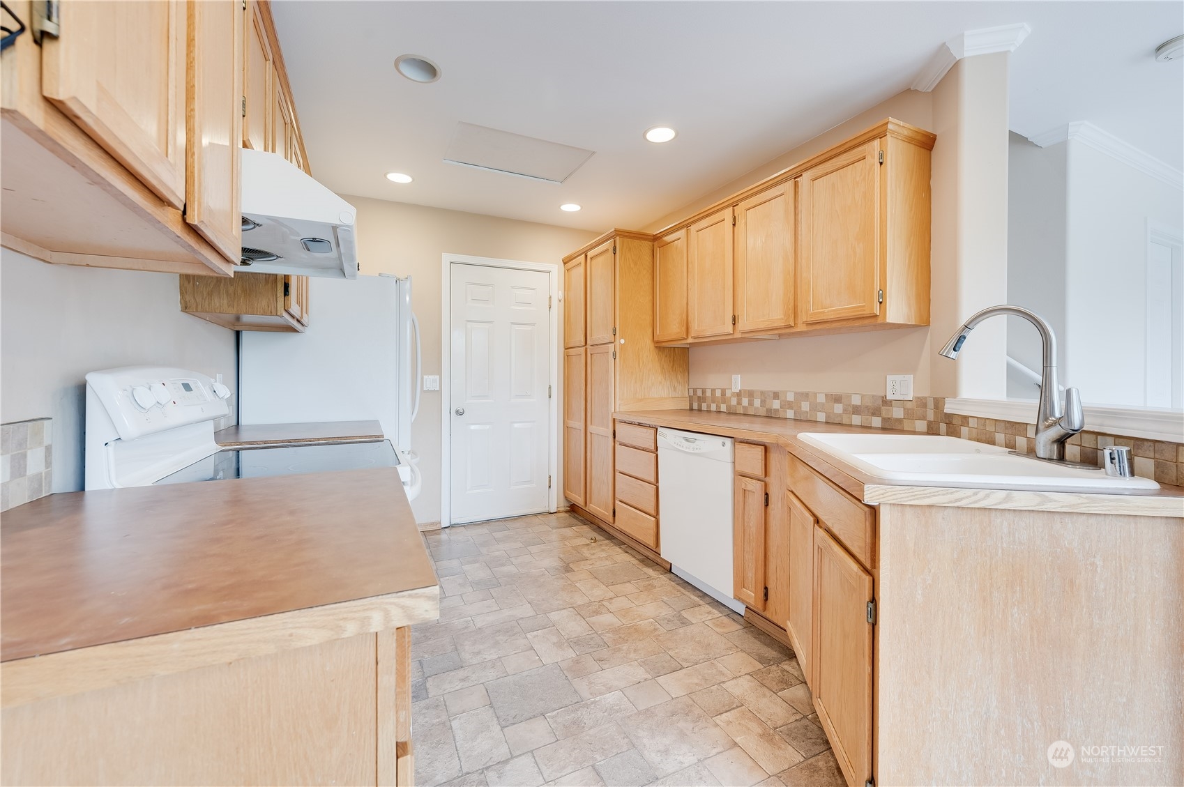 1100 Eagle Ridge Drive South, Unit C Renton, WA 98055 - Photo 9 of 26