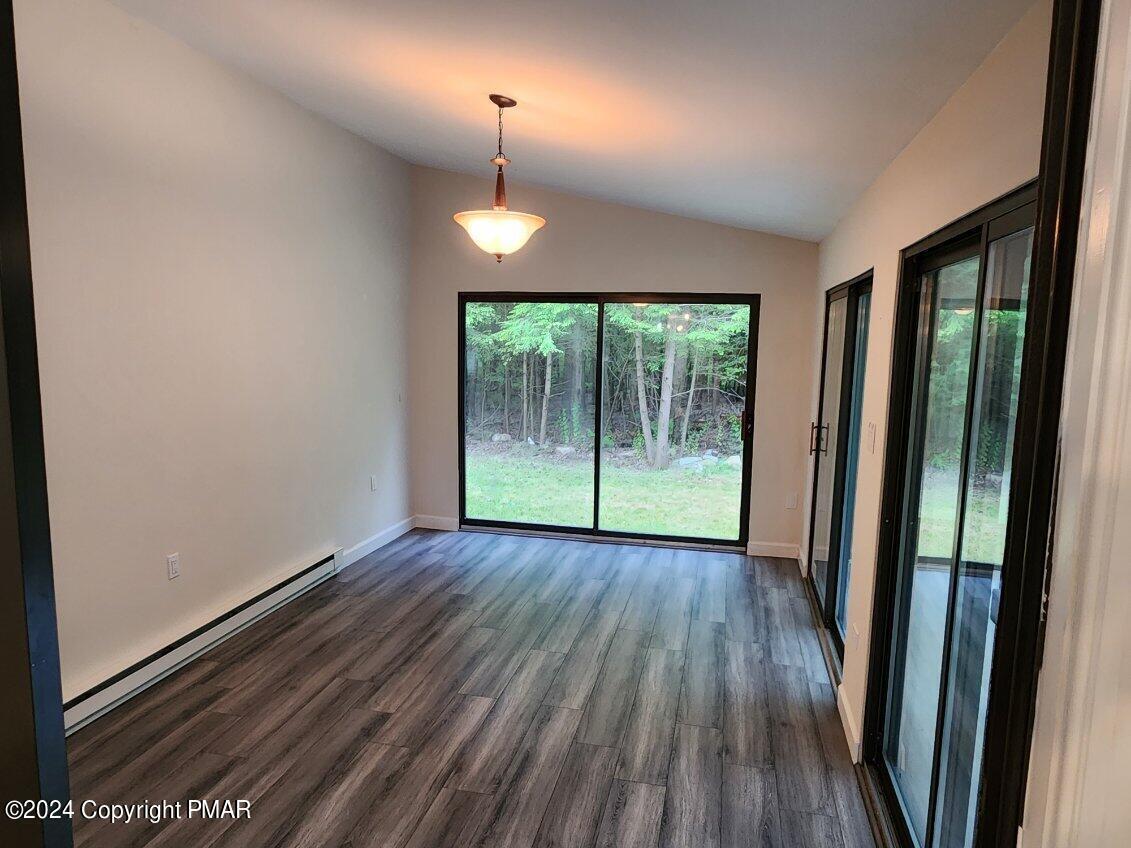 3122 Sycamore Pocono Summit, PA 18346 - Photo 10 of 30 Family Room