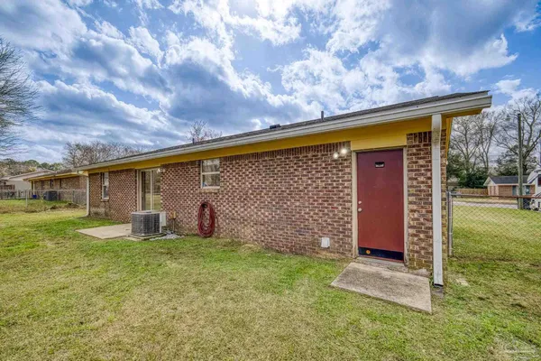 a front view of house with yard