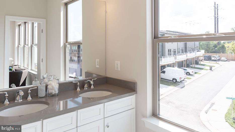 2333 Liberty Loop Herndon, VA 20171 - Photo 17 of 42