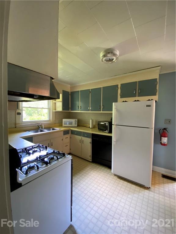 2345 Roby Martin Road Lenoir, NC 28645 - Photo 3 of 16 Gallery Image 3