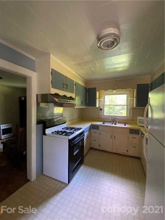 2345 Roby Martin Road Lenoir, NC 28645 - Photo 4 of 16 Gallery Image 4