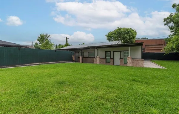 $1,275 | 2127 Maximilian Street, Unit 1, Houston, TX 77039