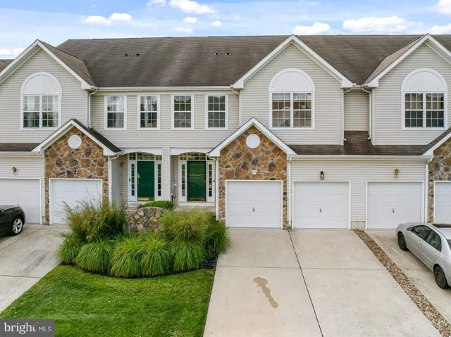 a view of front a house with a yard