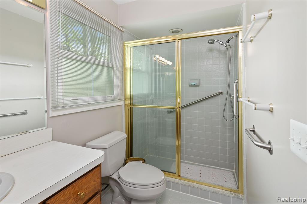 23033 Farmington Road Farmington, MI 48336 - Photo 20 of 35 Gallery Image 20