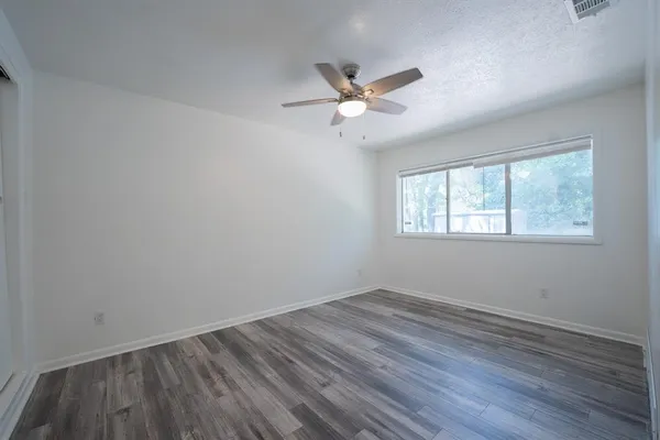 $1,525 | 730 North Boulevard Terrace, Dallas, TX 75211