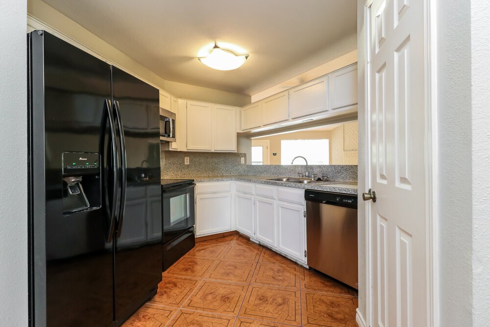 5210 Kristen Court Spring, TX 77373 - Photo 7 of 16