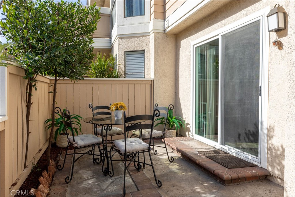 12635 Briarglen Loop, Unit H Stanton, CA 90680 - Photo 38 of 43 a view of a patio with couple of chairs and a potted plant