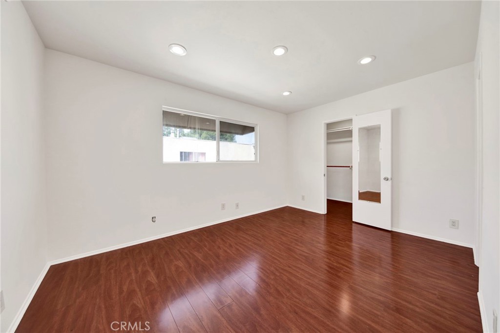 9745 Vía Roma Burbank, CA 91504 - Photo 22 of 38