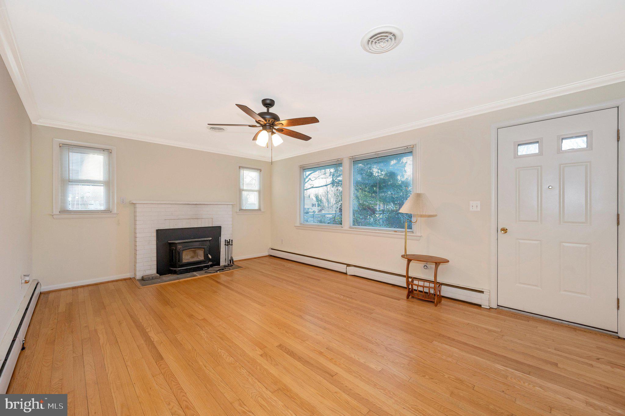 9010 Gue Road Damascus, MD 20872 - Photo 6 of 88 Living Room