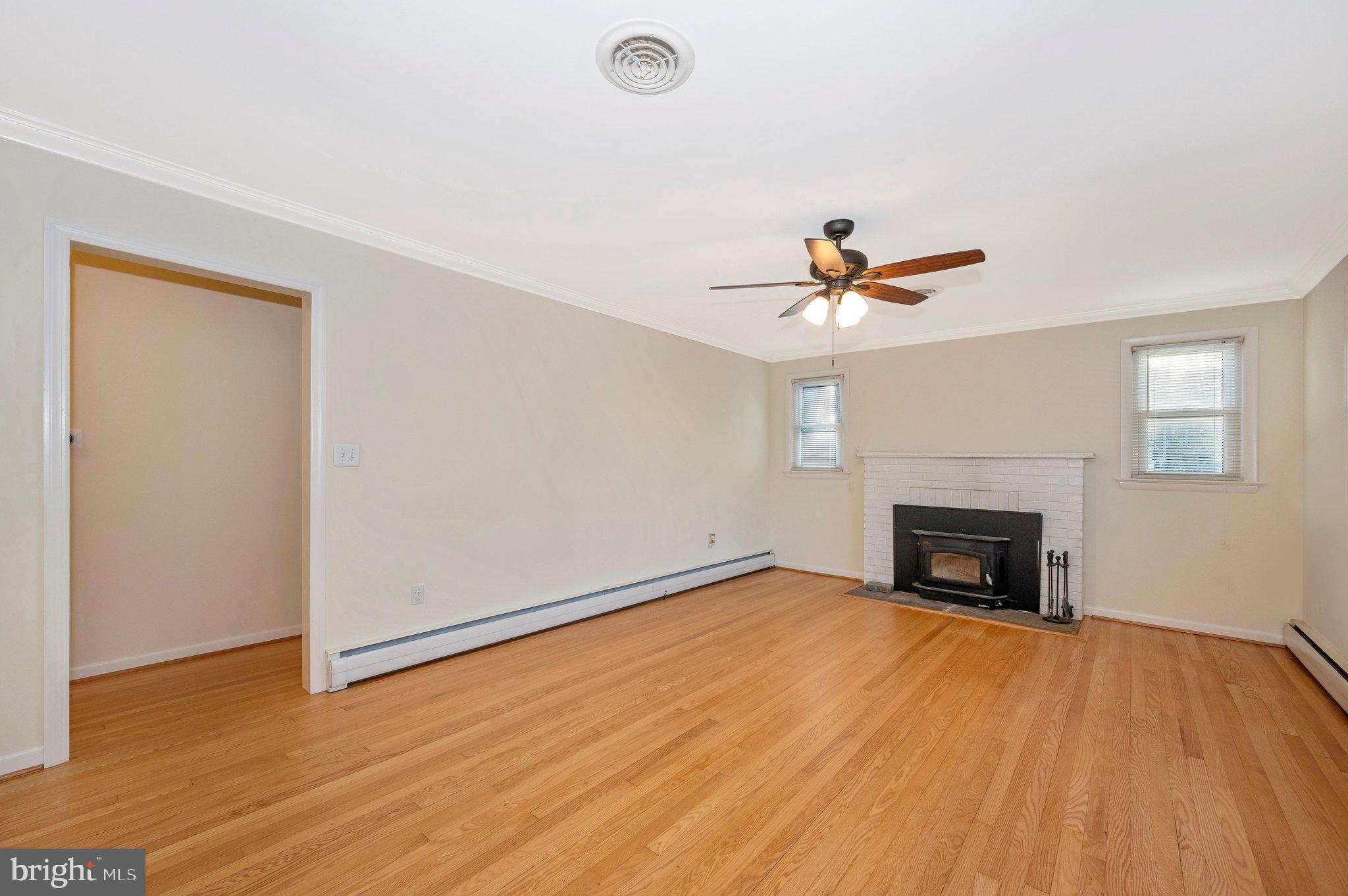 9010 Gue Road Damascus, MD 20872 - Photo 7 of 88 Living Room