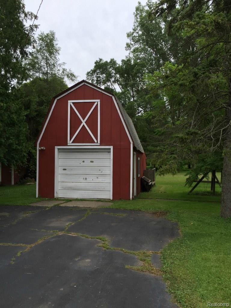 33300 King Road New Boston, MI 48164 - Photo 28 of 33 Pole Barn/Oversized 1 Car & Storage