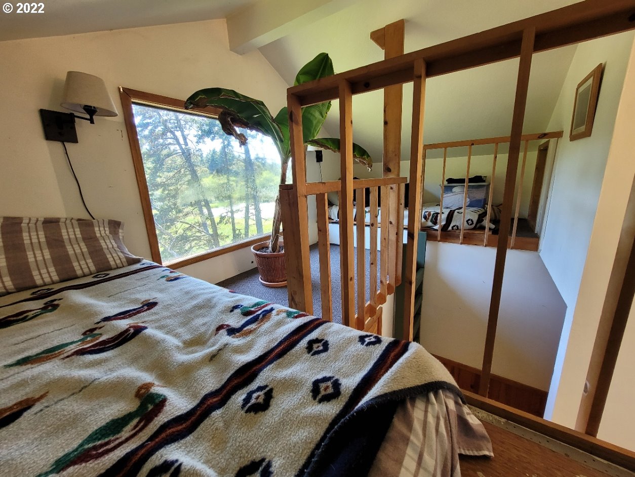 1075 12th Street Port Orford, OR 97465 - Photo 17 of 32 Loft