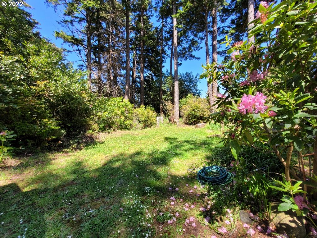 1075 12th Street Port Orford, OR 97465 - Photo 20 of 32 Yard