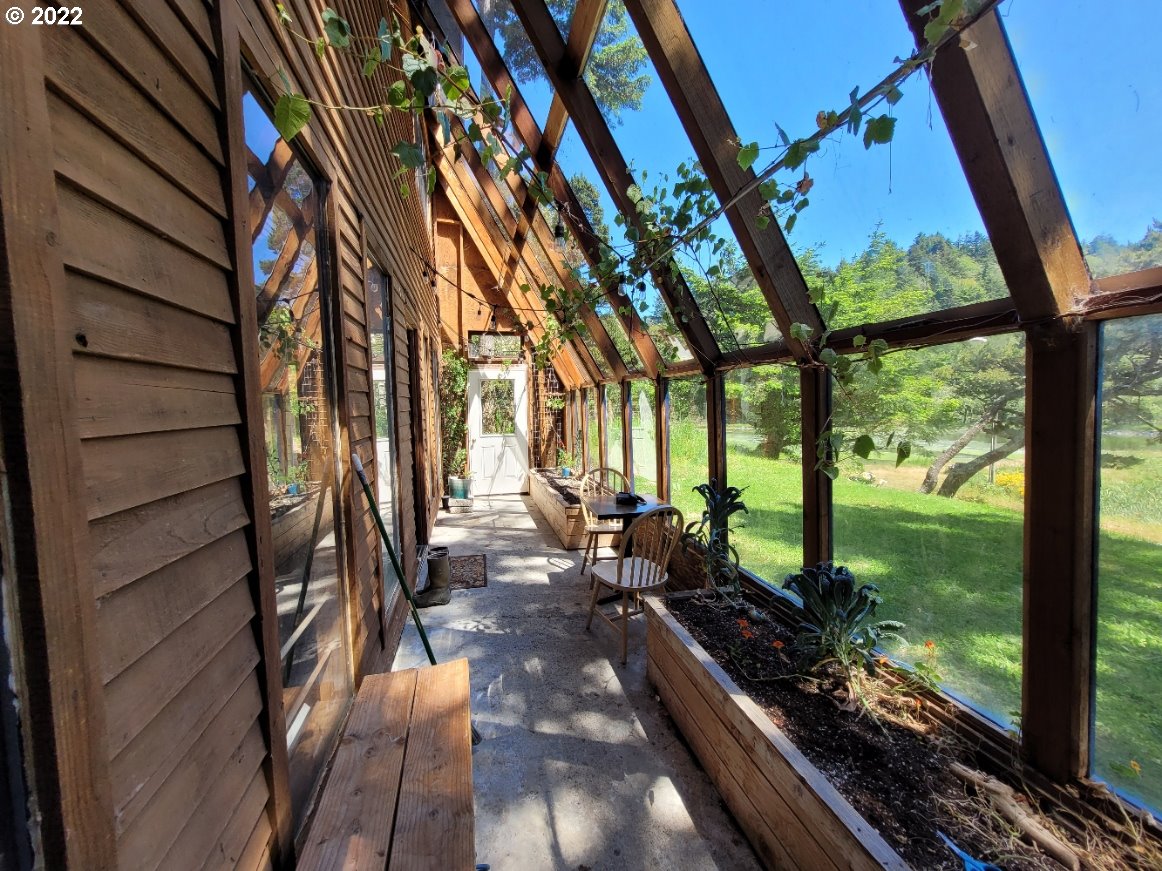 1075 12th Street Port Orford, OR 97465 - Photo 22 of 32 Sun Room