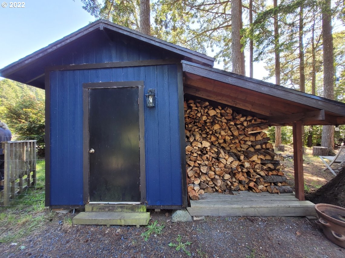1075 12th Street Port Orford, OR 97465 - Photo 23 of 32 Shed