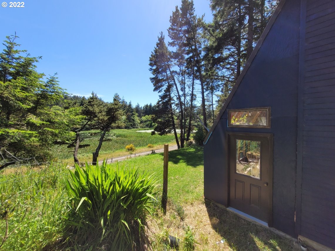 1075 12th Street Port Orford, OR 97465 - Photo 27 of 32 Yard