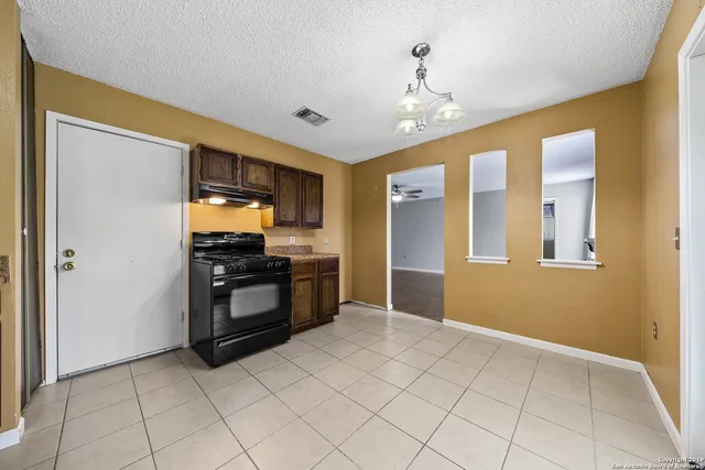 $1,395 | 109 Meadow Way, Converse, TX 78109