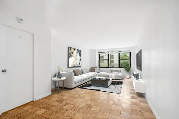 $2,600 | 10 Huron Avenue, Unit 1E, Jersey City, NJ 07306