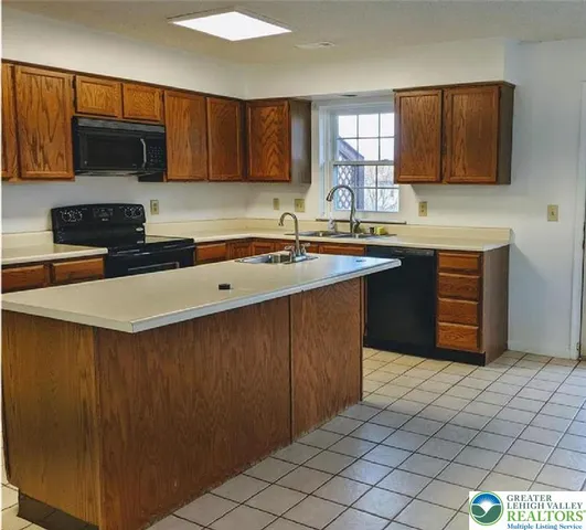 $2,800 | 1825 Falcon Drive, Bethlehem, PA 18017